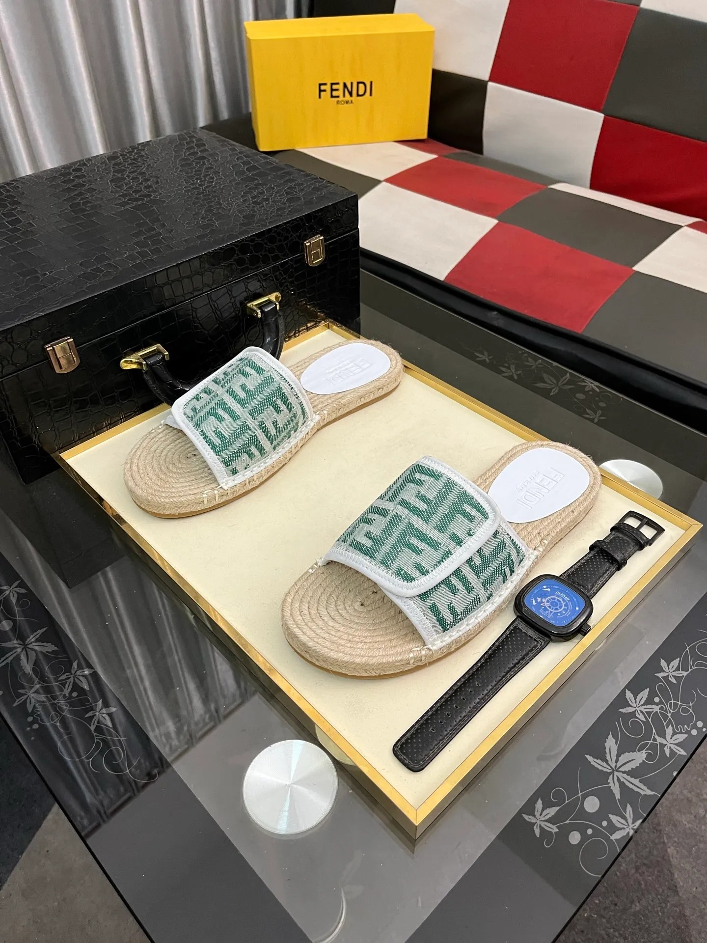 Men's shoes💰320⌚️⌚️[FENDI~Fendi slippers] High-end men's shoes brand official website 1:1 latest masterpiece: original mold customization, fabrics made of imported original materials, upgraded outsole, lighter, top quality in the market, simple and tasteful, a must-have for fashionistas, fashion is at your feet, full of confidence, the same style at the counter👍The season of summer slippers is here. Yardage: 38-44. Can be customized45.46.47